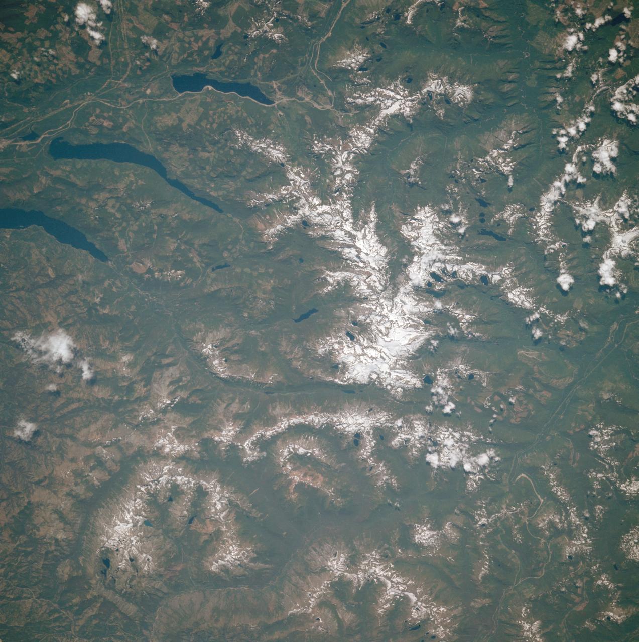 AST-30-2601 (20 July 1975) --- An area of the Cascade Mountains southeast of Seattle in the State of Washington, as photographed from the Apollo spacecraft in Earth orbit during the joint U.S.-USSR Apollo-Soyuz Test Project mission. The view includes Snoqualmie Pass, Cle Elum Lake, Kachess Lake and Keechelus Lake. The picture was taken at an altitude of 228 kilometers (141 statute miles) with a 70mm Hasselblad camera using medium-speed Ektachrome QX-807 type film.
