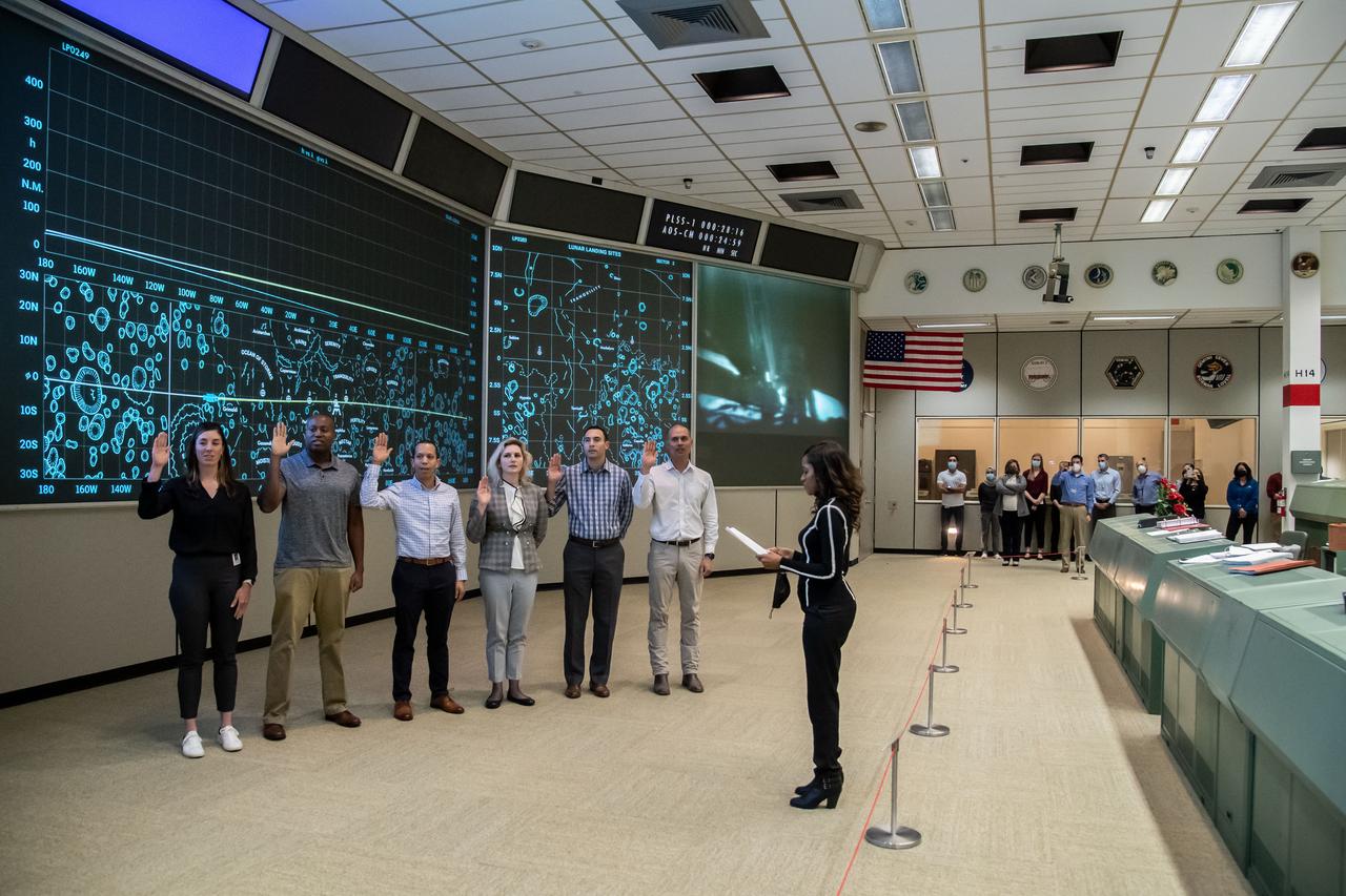 PHOTO DATE: January 10, 2022. LOCATION: Bldg. 30, Apollo MOCR Viewing Room. SUBJECT: ASCAN Class of 2021 official swearing in ceremony. PHOTOGRAPHER: Josh Valcarcel