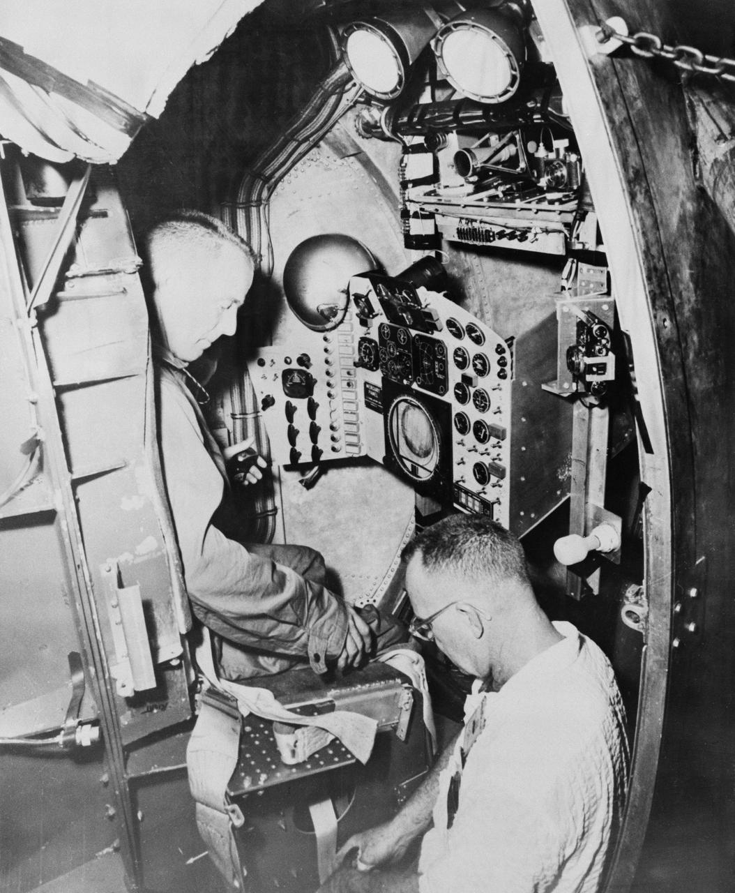 B59-00570 (August 1959) --- Astronaut Scott Carpenter trains at the centrifuge procedures trainer at Wright Field, Johnsville, Pennsylvania, for project Mercury. Photo credit: NASA