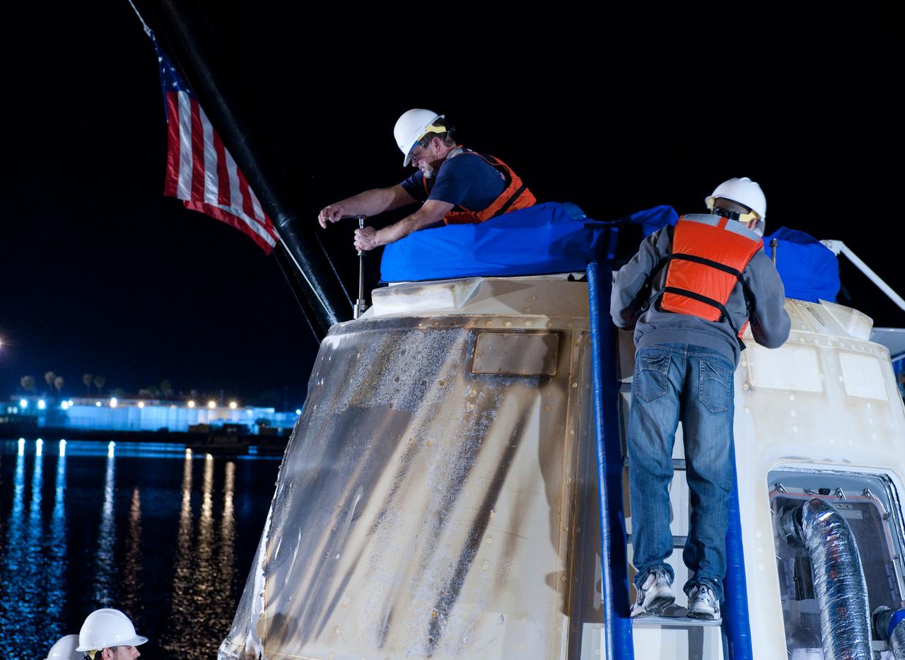 ED13-0079-07 (26 March 2013) ---- SpaceX Dragon's second operational mission ended  on March 26 after three weeks attached to the International Space Station. The unmanned spacecraft splashed down  in the Pacific Ocean about 214 miles off the coast of Baja California to successfully return about 2,670 pounds of science materials from the orbital outpost.  Photo credit:  NASA