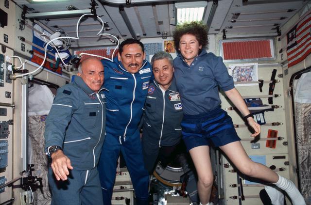 NASA image: iss002-356-013