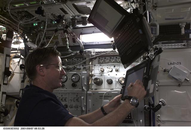 NASA image: Culbertson uses a PDA in the U.S. Laboratory during Expedition Three