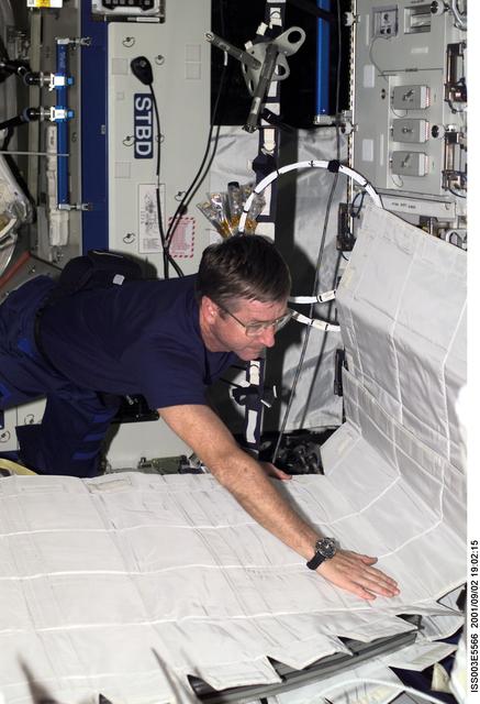 NASA image: Culbertson sets up the Temporary Sleep Station (TESS) in Destiny during Expedition Three