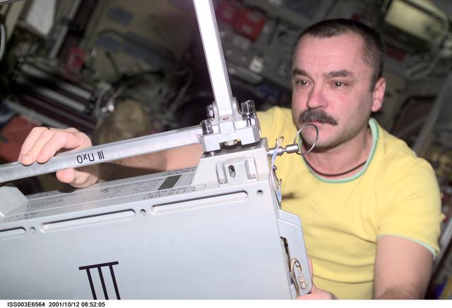 NASA image: Tyurin assembles a NASDA exposure experiment case in Zvezda during Expedition Three