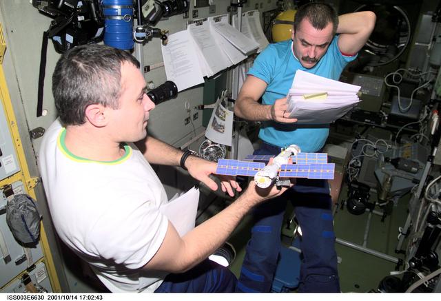 NASA image: Dezhurov and Tyurin review procedures for the second EVA of Expedition Three