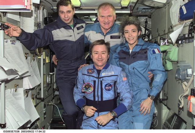 NASA image: Taxi and Expedition Three crews pose for a group photo in Zvezda during Expedition Three