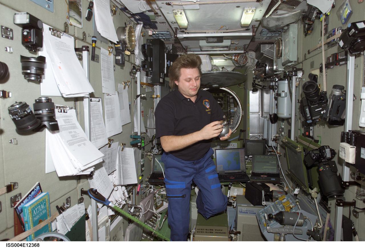 ISS004-E-12368 (23 May 2002) --- Cosmonaut Yury I. Onufrienko, Expedition Four mission commander representing Rosaviakosmos, holds a Grab Sample Container (GSC) in the Zvezda Service Module on the International Space Station (ISS). The GSC is used to take air samples in various modules as part of environmental quality control.