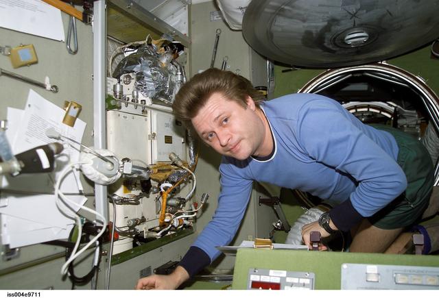 NASA image: Onufrienko works at panel 204 in the Zvezda SM during Expedition Four