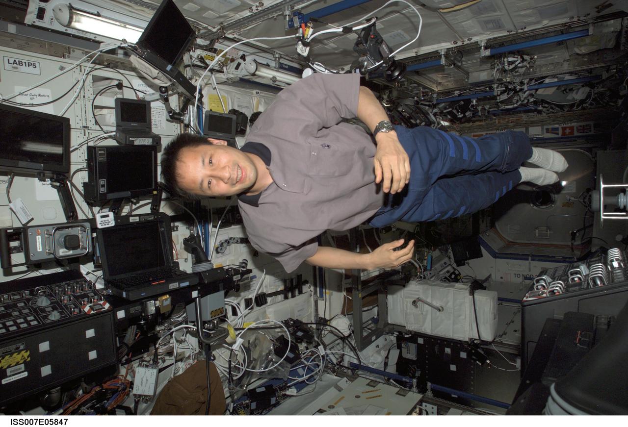 ISS007-E-05847 (26 May 2003) --- Astronaut Edward T. Lu, Expedition Seven NASA ISS science officer and flight engineer, floats in the Destiny laboratory on the International Space Station (ISS).