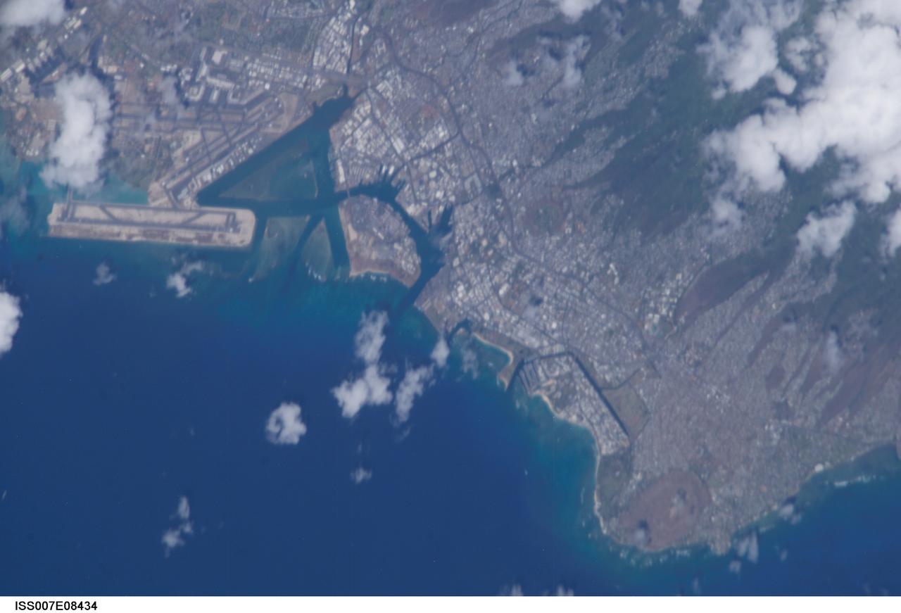 ISS007-E-08434 (27 June 2003) --- This photo featuring a close-up view of Honolulu on the Hawaiian island of Oahu was taken from the International Space Station (ISS) by astronaut Edward T. Lu, Expedition 7 NASA ISS science officer and flight engineer. Diamond Head Crater and Waikiki Beach are visible at lower right.