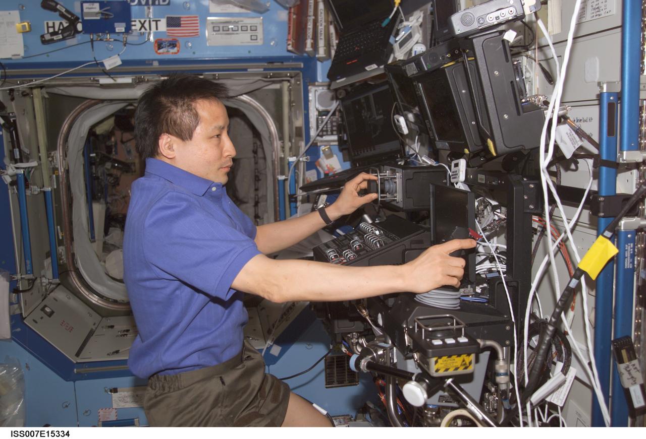 ISS007-E-15334 (23 September 2003) --- Astronaut Edward T. Lu, Expedition 7 NASA ISS science officer and flight engineer, works at the Space Station Remote Manipulator System (SSRMS) or Canadarm2 workstation in the Destiny laboratory on the International Space Station (ISS).