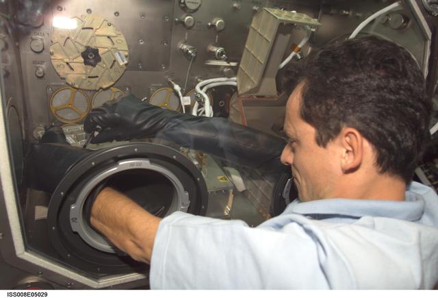 Duque works at the MSG for PromISS 2  in the Lab during Expedition Seven / 8 OPS