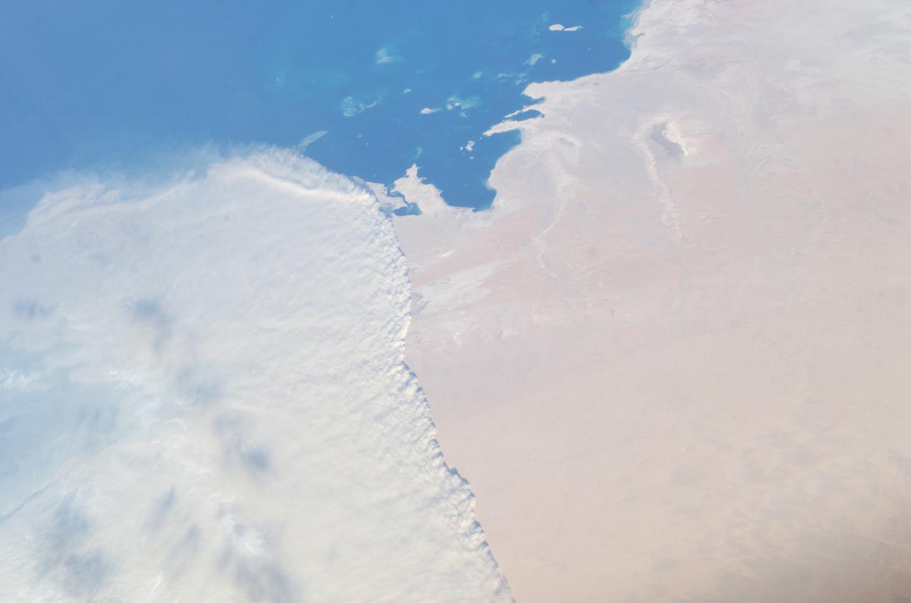 ISS008-E-16355 (15 February 2004) --- A massive sandstorm over the Persian Gulf state of Qatar blows southward toward southeastern Saudi Arabia and the United Arab Emirates in this image photographed by an Expedition 8 crewmember onboard the International Space Station (ISS).