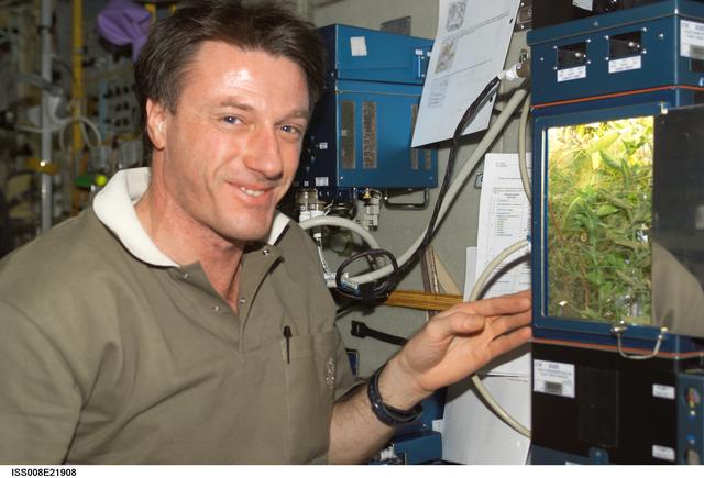 NASA image: Foale poses beside the LADA-4 greenhouse in the U.S. Lab during Expedition 8