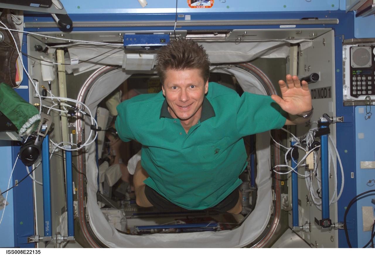 ISS008-E-22135 (24 April 2004) --- Cosmonaut Gennady I. Padalka, Expedition 9 commander representing Russia’s Federal Space Agency, floats in the Destiny laboratory of the International Space Station (ISS).