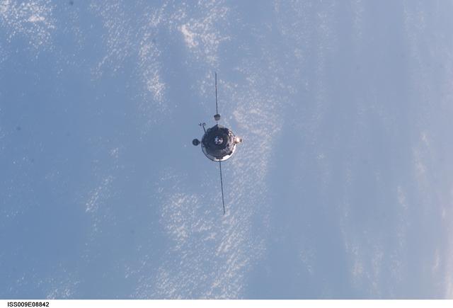 NASA image: Progress 14P approaches the ISS during Expedition 9
