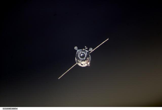 NASA image: Progress 14P approaches the ISS during Expedition 9
