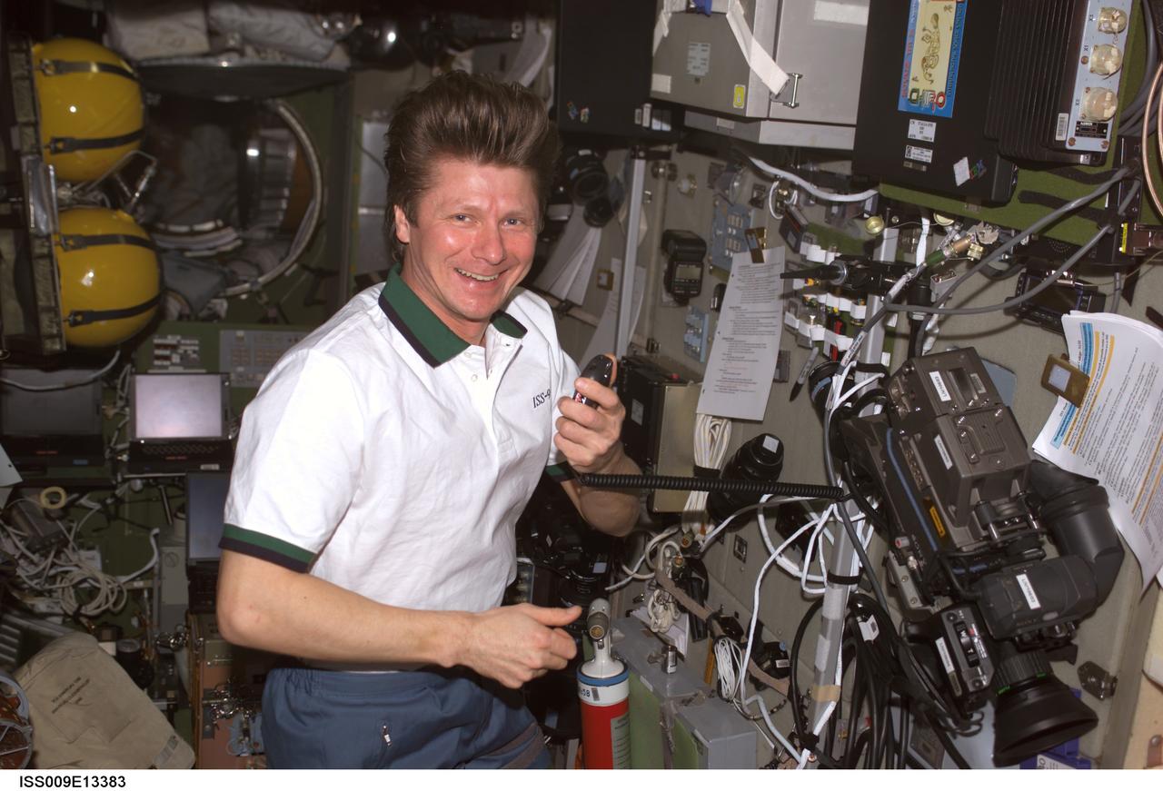 ISS009-E-13383 (28 June 2004) --- Cosmonaut Gennady I. Padalka, Expedition 9 commander representing Russia’s Federal Space Agency, uses a communication system in the Zvezda Service Module of the International Space Station (ISS).