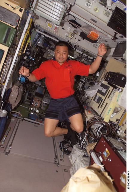 NASA image: Chaio floats in the SM during Expedition 9/10 joint operations