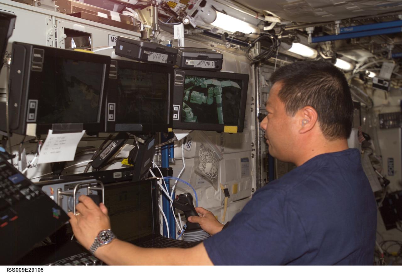 ISS009-E-29106 (18 October 2004) --- Astronaut Leroy Chiao, Expedition 10 commander and NASA ISS science officer, works with the controls of the Canadarm2, or Space Station Remote Manipulator System (SSRMS) in the Destiny laboratory of the International Space Station (ISS).