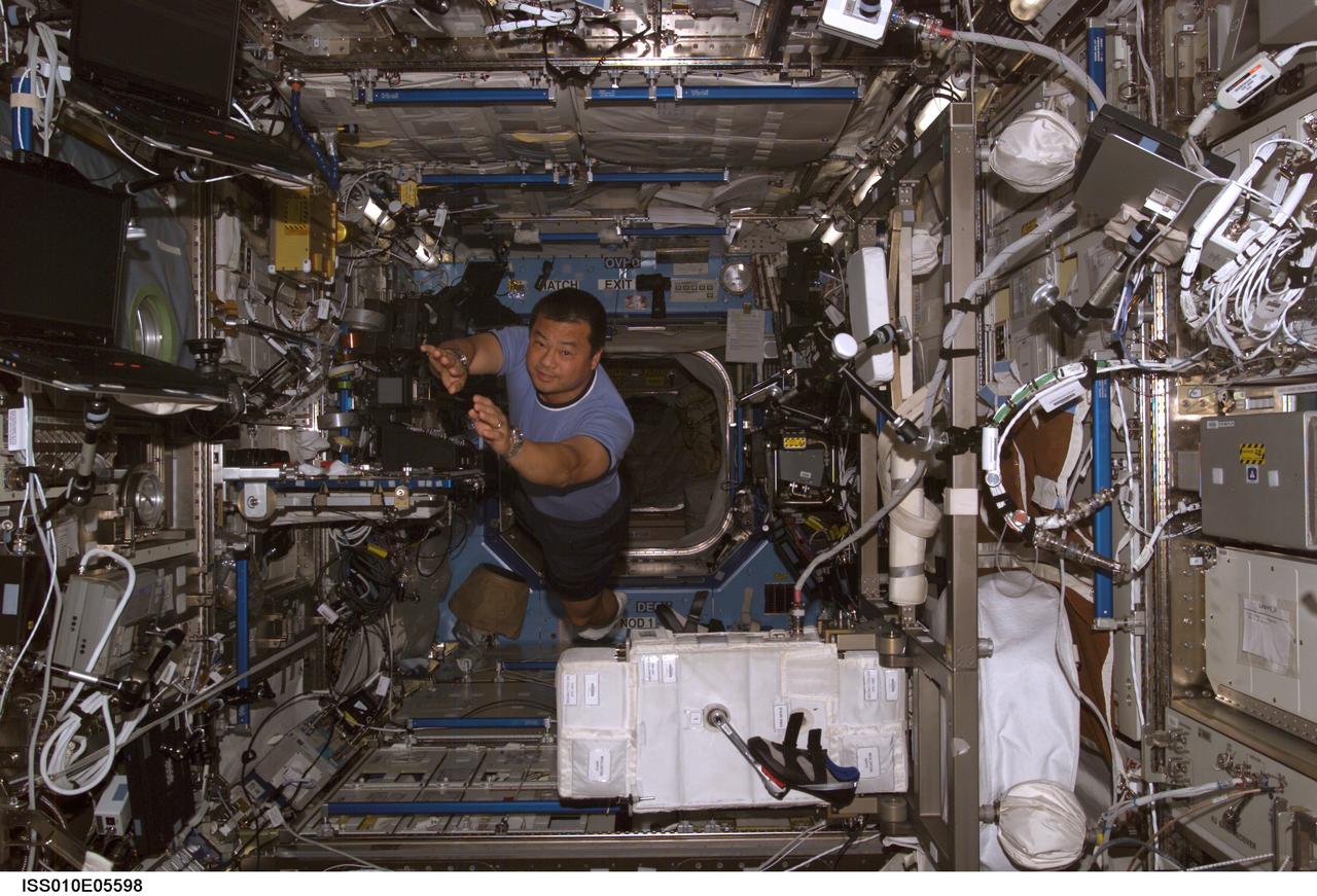 ISS010-E-05598 (31 October 2004) --- Astronaut Leroy Chiao, Expedition 10 commander and NASA ISS science officer, floats in the Destiny laboratory of the International Space Station (ISS).