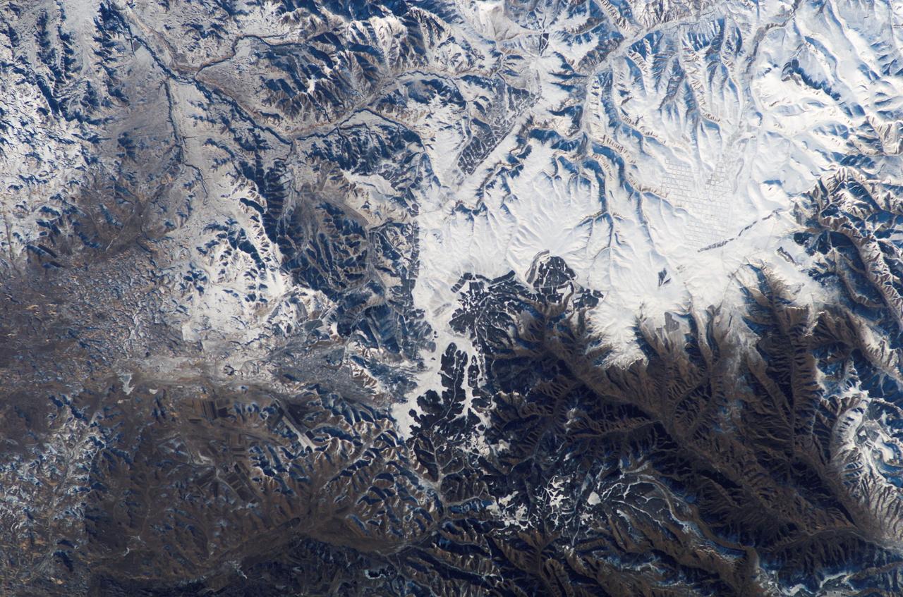 ISS010-E-08497 (24 November 2004) --- This picture, apparently the first verifiable photo showing the Great Wall of China from low earth orbit, was taken by International Space Station Commander Leroy Chiao. Chiao used a digital still camera with a 400mm lens when he snapped the photo early in the Expedition 10 mission on Nov. 24, 2004. The land mass featured is in the central part of Inner Mongolia, about 200 miles north of Beijing. A small section of the wall is visible just below true center of the photo at 42.5 degrees north latitude and 117.4 east longitude, according to NASA scientists studying the Space Station imagery.