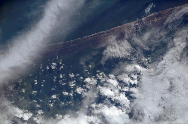 Post-tsunami image photographed from the ISS on 1/11/2005