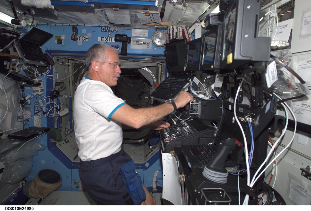 ISS010-E-24985 (19 April 2005) --- Astronaut John L. Phillips, Expedition 11 NASA ISS science officer and flight engineer, participates in a familiarization session with the Mobile Service System (MSS) and hands-on experience with the Canadarm2, or Space Station Remote Manipulator System (SSRMS) in the Destiny laboratory of the International Space Station (ISS).