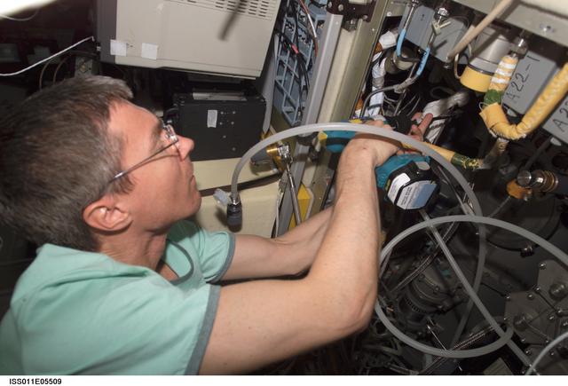 NASA image: Krikalev during Elektron repair