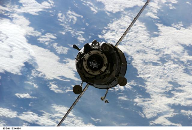 NASA image: Approach of Soyuz TMA-7/11S