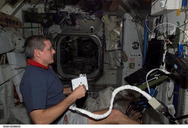 NASA image: McArthur conducts SAFER onboard training during Expedition 12