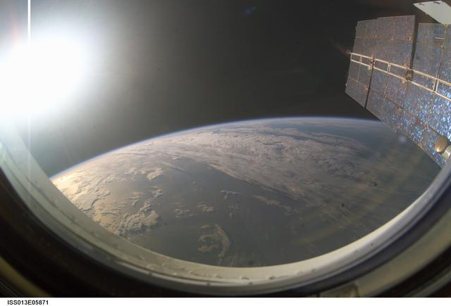 NASA image: Setting sun on Earths horizon taken by Expedition 13 crew member