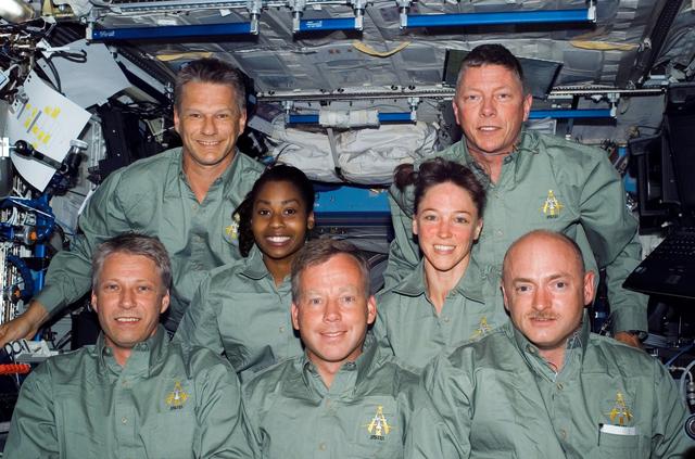 Group portrait of STS-121 crewmembers