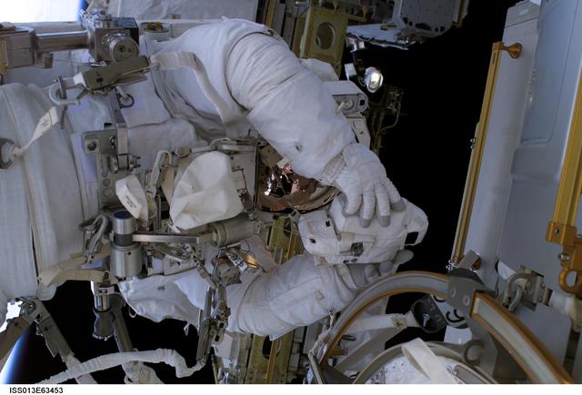 NASA image: Reiter during EVA 5 on Expedition 13