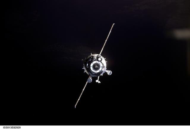 NASA image: Soyuz on approach to the ISS during Expedition 13