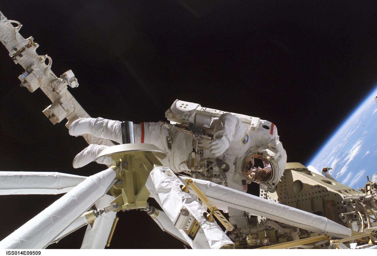 ISS014-E-09509 (12 Dec. 2006) --- Astronaut Robert L. Curbeam, Jr., STS-116 mission specialist, participates in the mission's first of three planned sessions of extravehicular activity (EVA) as construction resumes on the International Space Station.