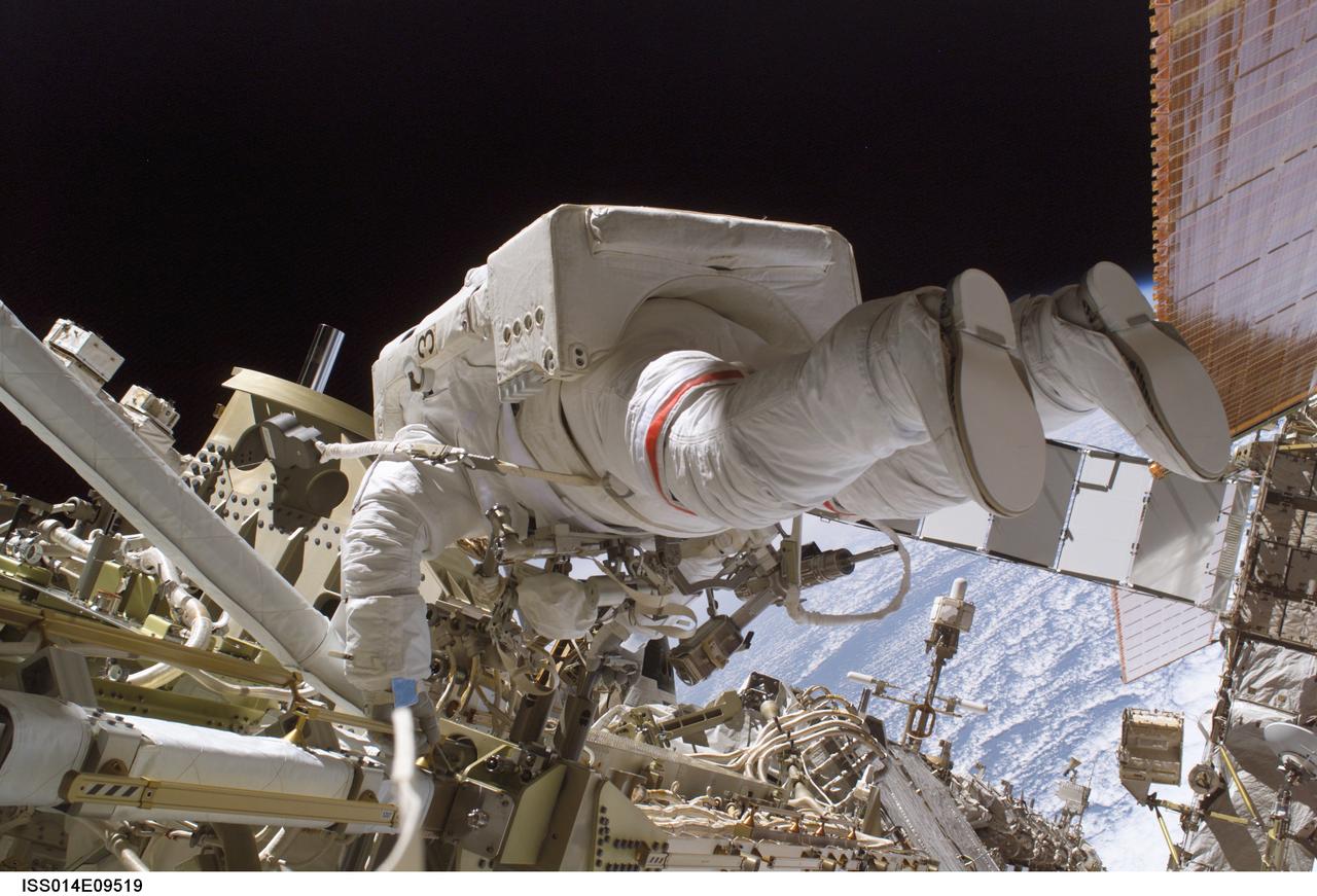 ISS014-E-09519 (12 Dec. 2006) --- Astronaut Robert L. Curbeam, Jr., STS-116 mission specialist, participates in the mission's first of three planned sessions of extravehicular activity (EVA) as construction resumes on the International Space Station.