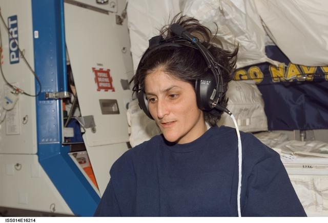 NASA image: Williams with TRAC experiment in Destiny