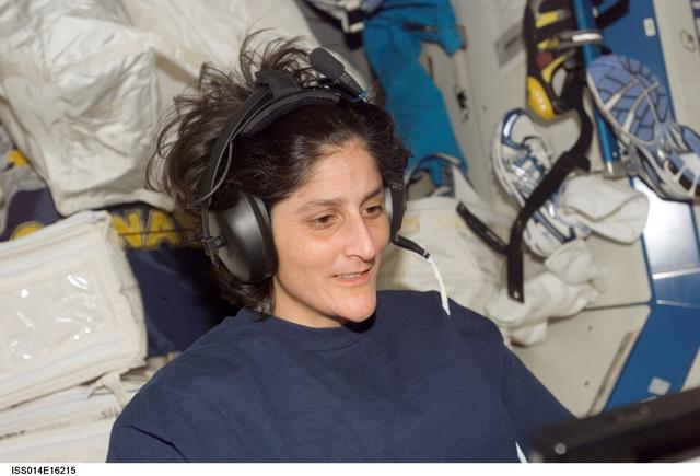 NASA image: Williams with TRAC experiment in Destiny