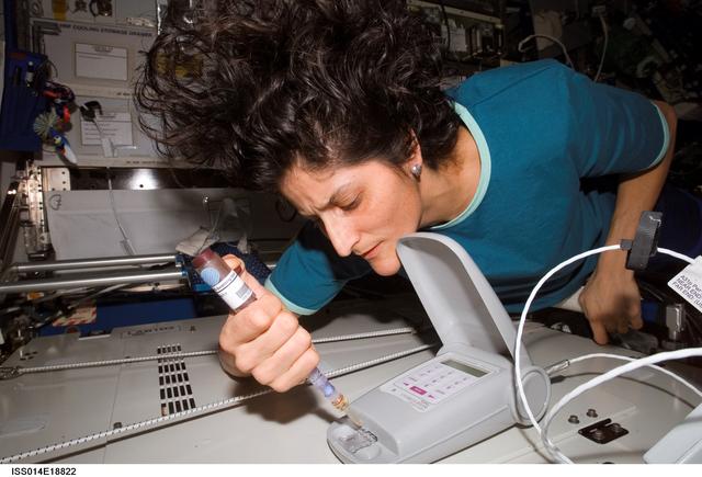 NASA image: Williams works with LOCAD-PTS in Destiny lab