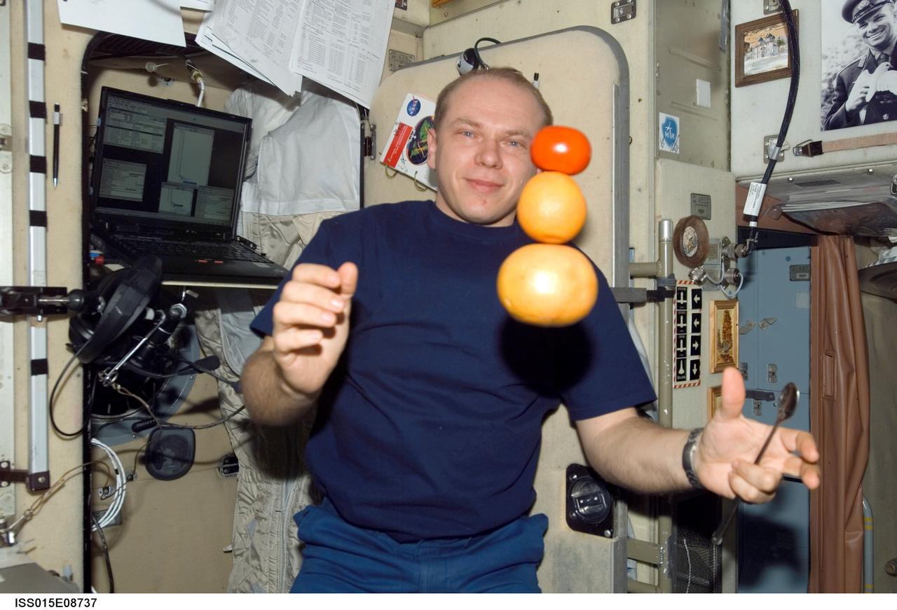 ISS015-E-08737 (19 May 2007) --- Cosmonaut Oleg V. Kotov, Expedition 15 flight engineer representing Russia's Federal Space Agency, is pictured near "fresh" fruit floating freely in the Zvezda Service Module of the International Space Station. The fruit was part of a recent delivery of food and supplies sent up via a Progress resupply craft.