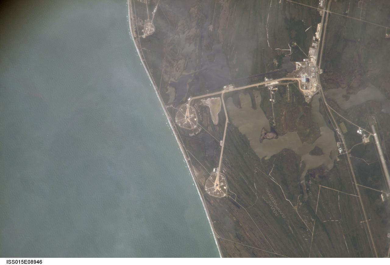 ISS015-E-08946 (21 May 2007) --- An 800-mm lens look from the International Space Station shows the Kennedy Space Center around midday on May 21, 2007.  Astronaut Sunita L. Williams, Expedition 15 flight engineer, took the photo. The Space Shuttle Atlantis, scheduled for a launch no earlier than June 8, sits on Pad A (center frame) at launch complex 39. Pad B can be seen near bottom. The giant Vehicle Assembly Building (right center) and part of the Shuttle Landing Facility (right edge) are among other facilities seen in the digital frame.