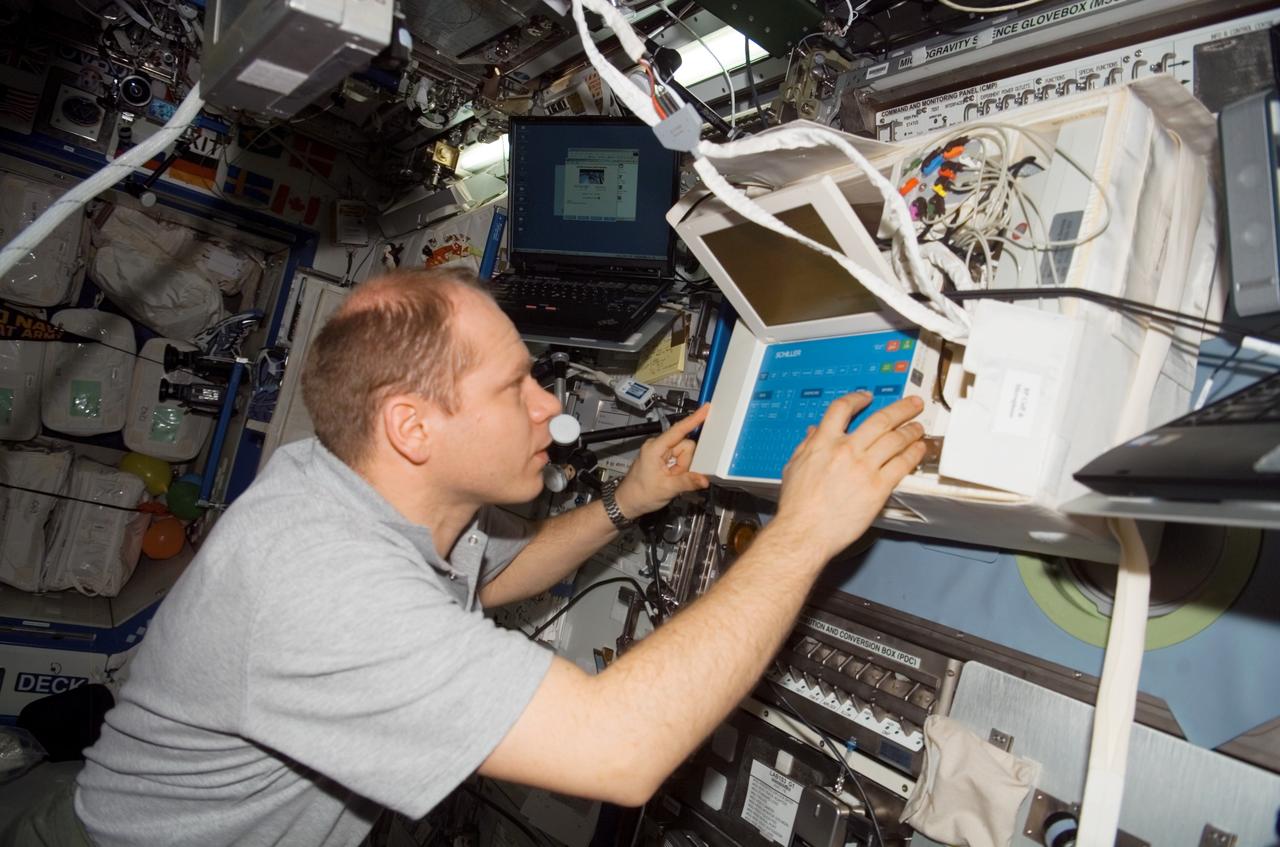 ISS015-E-09460 (24 May 2007) --- Cosmonaut Oleg V. Kotov, Expedition 15 flight engineer representing Russia's Federal Space Agency, participates in the Periodic Fitness Evaluation with Oxygen Uptake Measurement (PFE-OUM) experiment in the Destiny laboratory of the International Space Station.