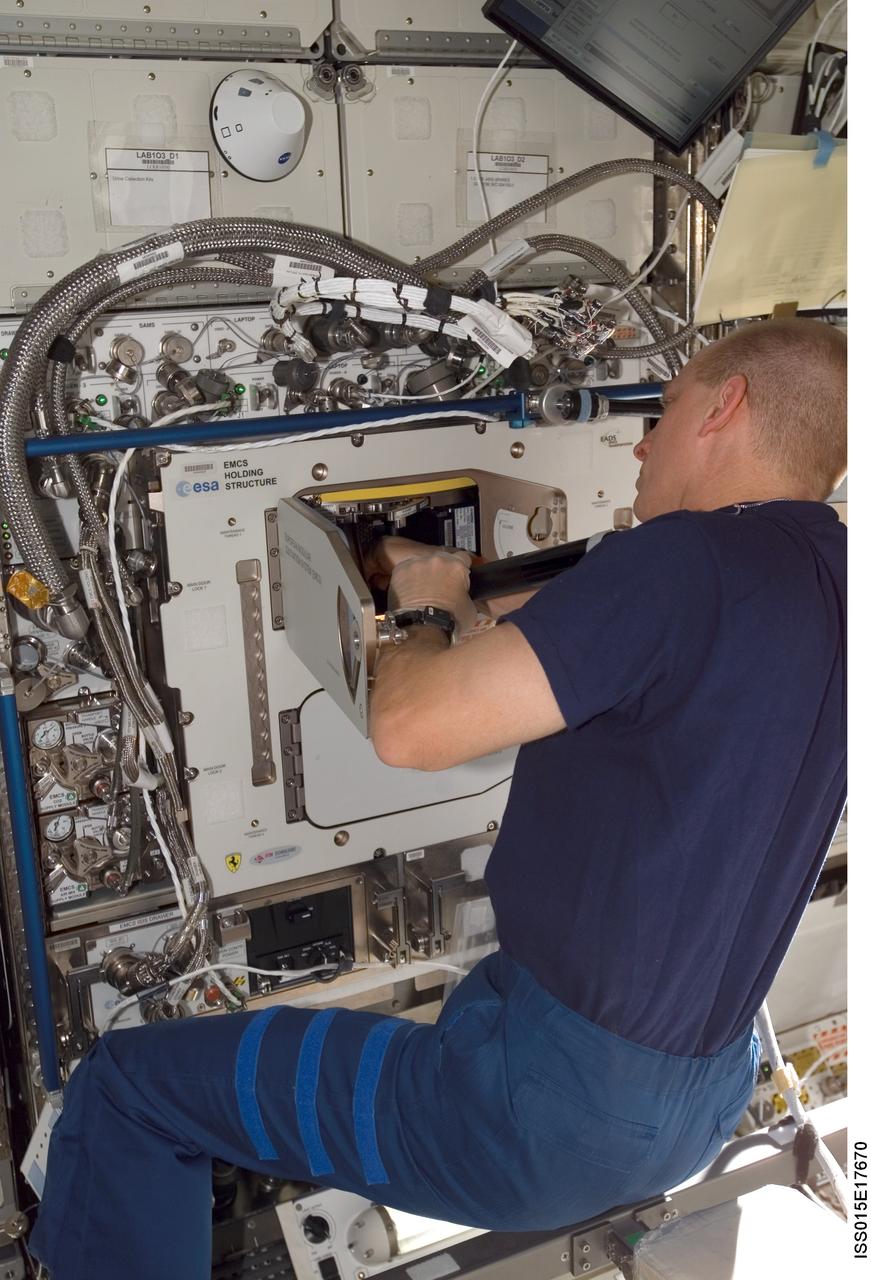 ISS015-E-17670 (5 July 2007) --- Astronaut Clay Anderson, Expedition 15 flight engineer, works with a European Modular Cultivation System (EMCS) in the Destiny laboratory of the International Space Station.