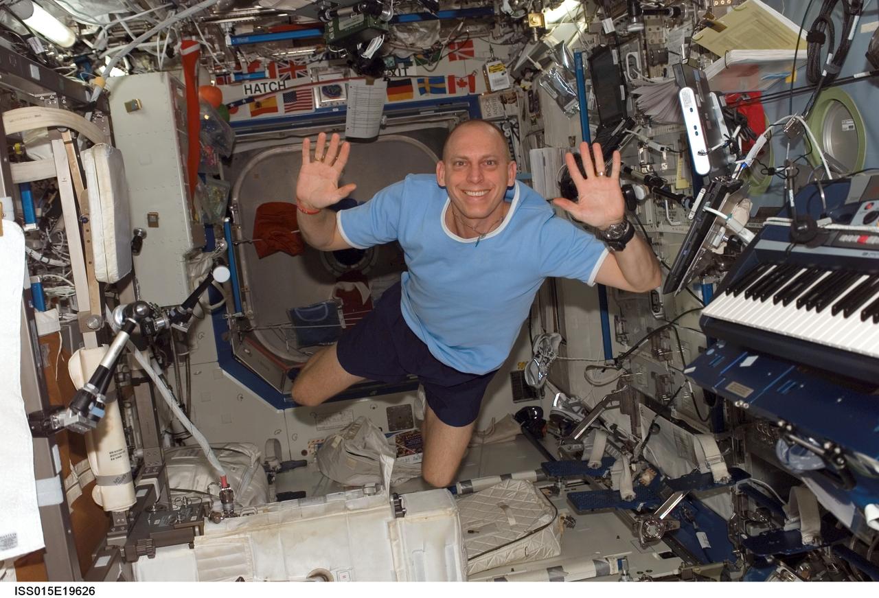 ISS015-E-19626 (28 July 2007) --- Astronaut Clay Anderson, Expedition 15 flight engineer, poses for a photo as he floats in the Destiny laboratory of the International Space Station.