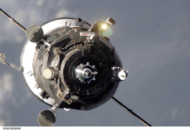 View of Progress Spacecraft on approach the ISS during Expedition 15
