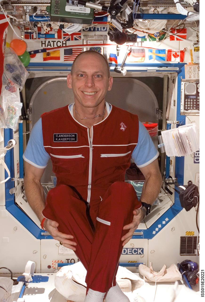 ISS015-E-20221 (28 July 2007) --- Astronaut Clay Anderson, Expedition 15 flight engineer, poses for a photo as he floats in the Destiny laboratory of the International Space Station.