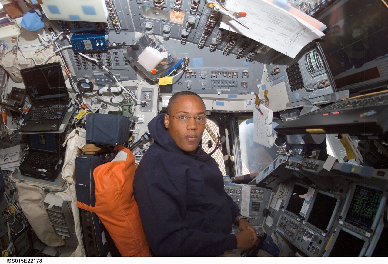 ISS015-E-22178 (12 Aug. 2007) --- Astronaut Alvin Drew, STS-118 mission specialist, poses for a photo in the commander's station on the flight deck of Space Shuttle Endeavour while docked with the International Space Station.