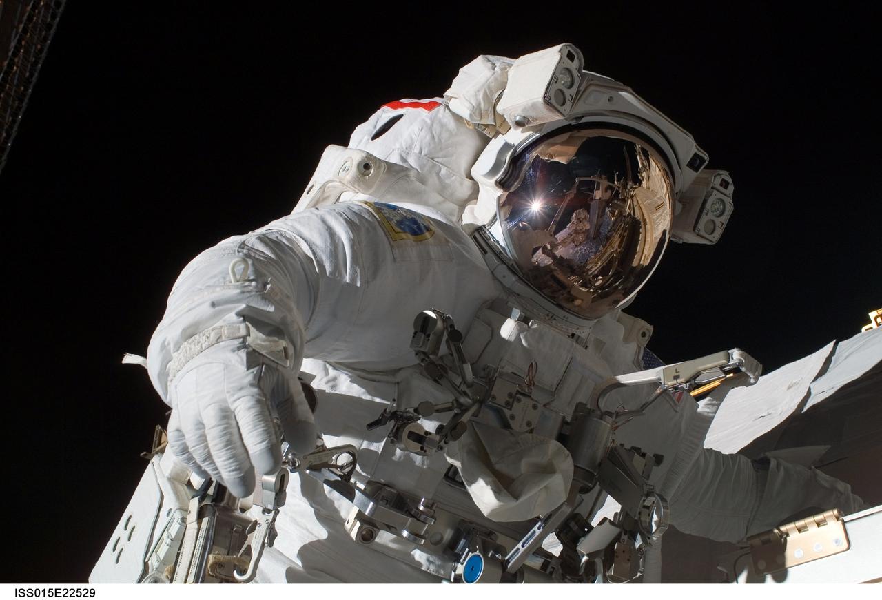 ISS015-E-22529 (15 Aug. 2007) --- Astronaut Rick Mastracchio, STS-118 mission specialist, participates in the mission's third planned session of extravehicular activity (EVA) as construction and maintenance continue on the International Space Station. During the 5-hour, 28-minute spacewalk, Mastracchio and astronaut Clay Anderson (out of frame), Expedition 15 flight engineer, relocated the S-Band Antenna Sub-Assembly from Port 6 (P6) to Port 1 (P1) truss, installed a new transponder on P1 and retrieved the P6 transponder.