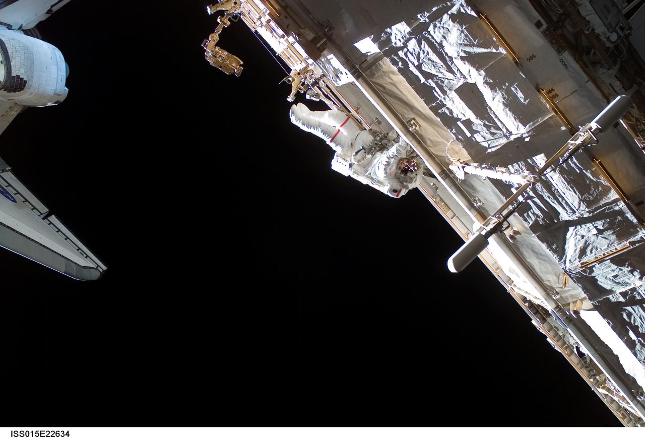 ISS015-E-22634 (15 Aug. 2007) --- Astronaut Rick Mastracchio, STS-118 mission specialist, participates in the mission's third planned session of extravehicular activity (EVA) as construction and maintenance continue on the International Space Station. During the 5-hour, 28-minute spacewalk, Mastracchio and astronaut Clay Anderson (out of frame), Expedition 15 flight engineer, relocated the S-Band Antenna Sub-Assembly from Port 6 (P6) to Port 1 (P1) truss, installed a new transponder on P1 and retrieved the P6 transponder.